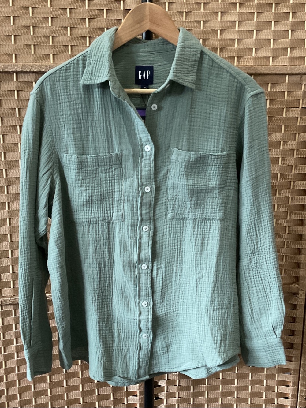 GAP Women's Sage Green Linen Textured Button-Down Shirt